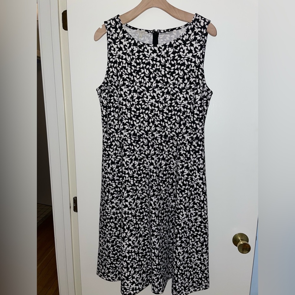 Talbots fit n flare black an white sleeveless  dress, size M